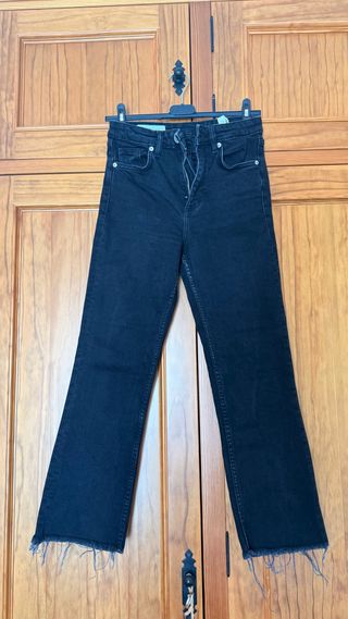 Pantalón vaquero negro flare