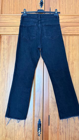 Pantalón vaquero negro flare