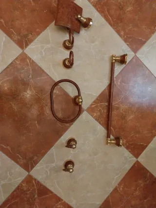Accesorios de baño madera y latón