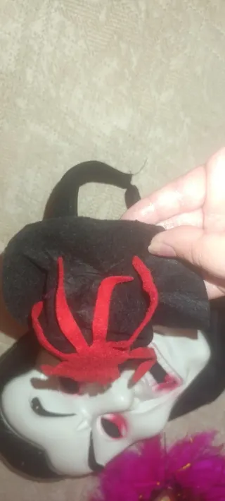 Sombrero araña negro y rojo