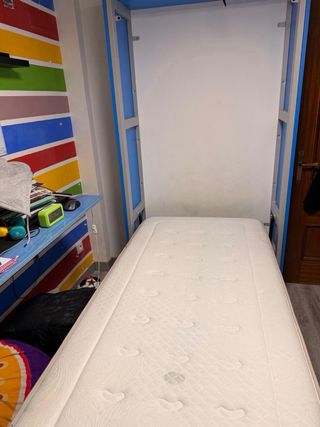 Cama Abatible Azul y Amarilla con colchon nuevo