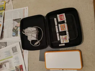 Nintendo 2DS XL Arancione e Bianca