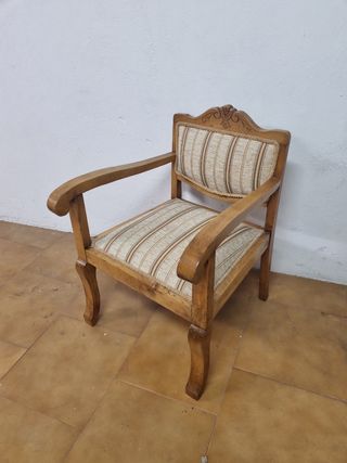 Sillón de madera y tela