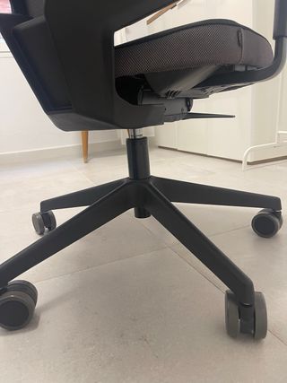 Silla de oficina ergonómica negra