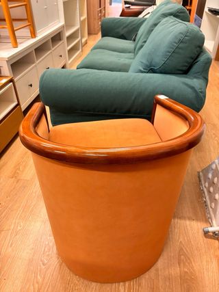 Sillón naranja madera