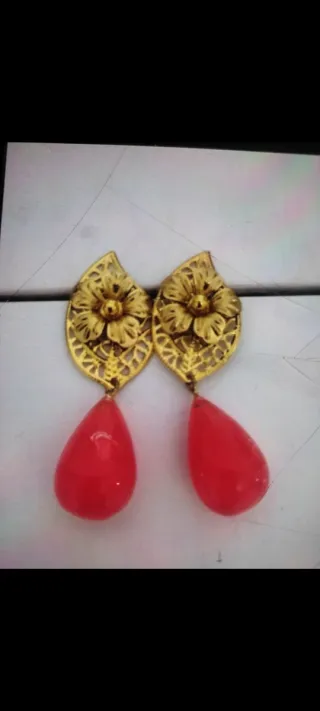 Pendientes Flamenca Dorados con Gota Roja