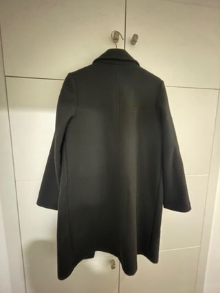 Abrigo negro Stradivarius talla S
