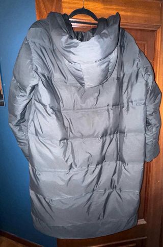 Anorak plumífero semilargo negro