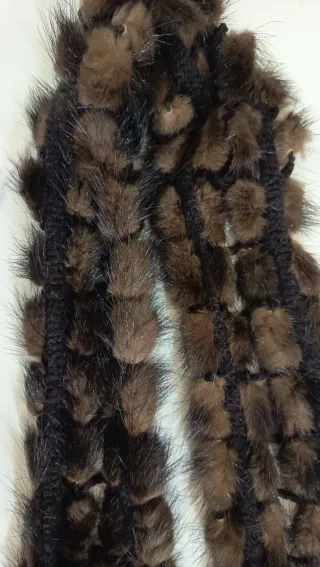 Sciarpa lunga in pelliccia marrone