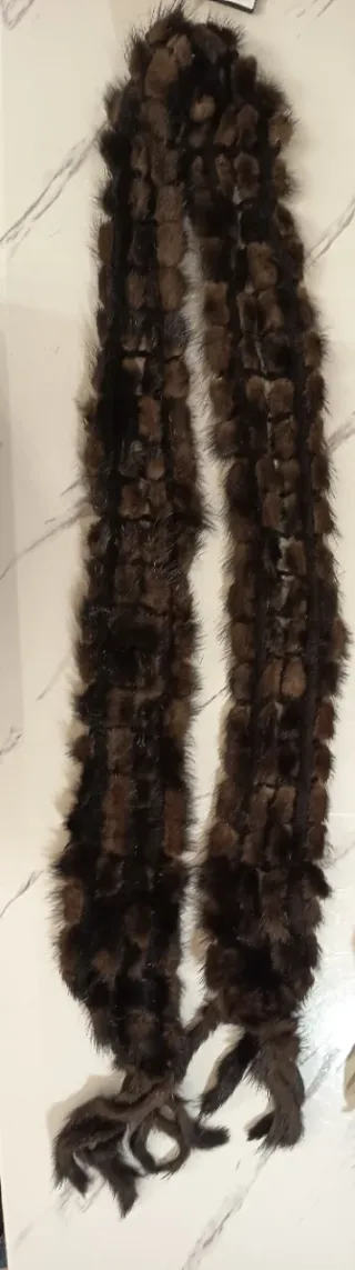 Sciarpa lunga in pelliccia marrone