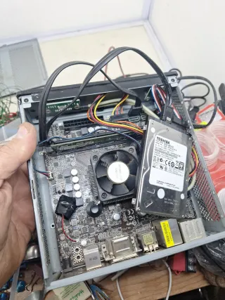 Mini Ordenador Negro