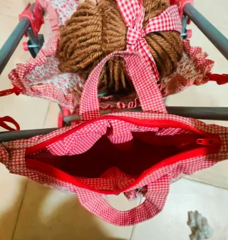 Sillita de paseo y muñeca La Niña