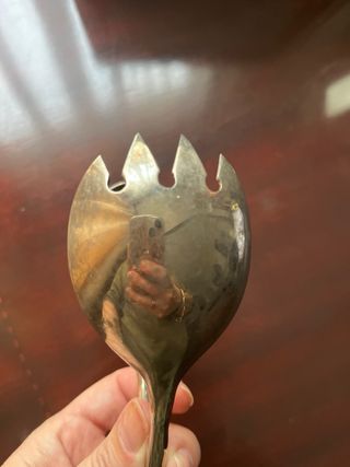 Pinzas de servir antiguas de metal