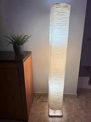 Lámpara de pie beige