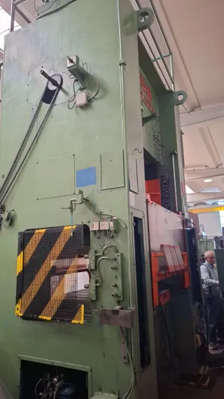 Prensa industrial verde