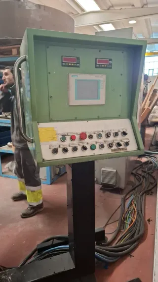 Prensa industrial verde