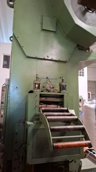 Prensa industrial verde