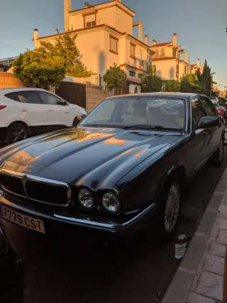 Jaguar XJ 2000