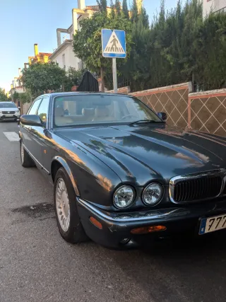 Jaguar XJ 2000