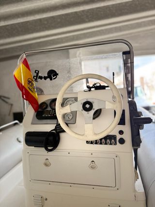 Zodiac Medline + 70 CV 4T + motor auxiliar + remol