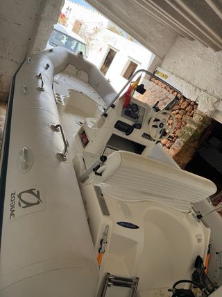 Zodiac Medline + 70 CV 4T + motor auxiliar + remol