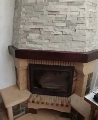 Chimenea de leña piedra y madera