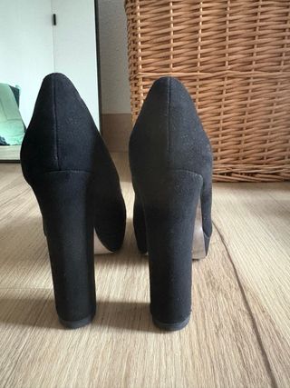 Tacones negros