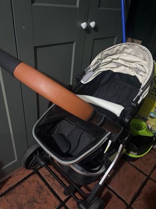 Carrito de Bebe marca Dzinaram