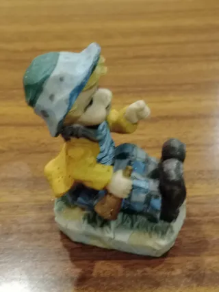 Miniatura de menino com chapéu
