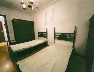 Dormitorio completo madera oscura