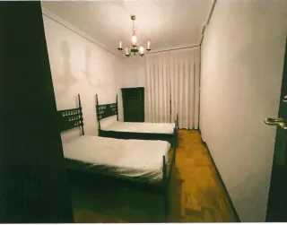 Dormitorio completo madera oscura