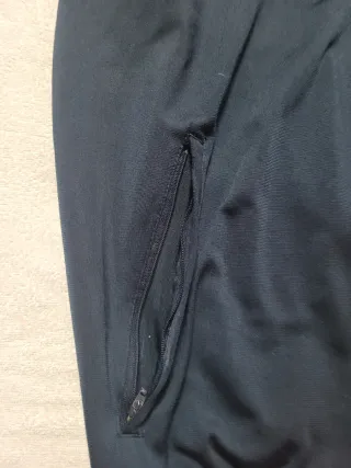 Chaqueta deportiva Adidas azul y roja