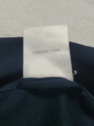 Chaqueta deportiva Adidas azul y roja