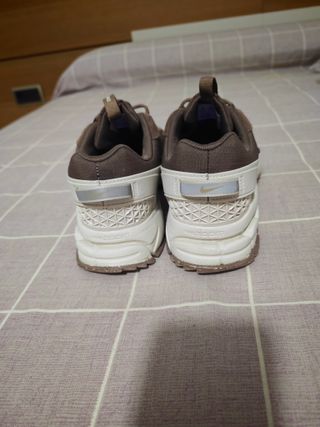 Nike Vomero Roam Talla 41