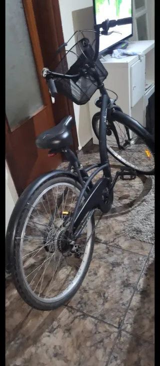 Bicicleta urbana mujer negra