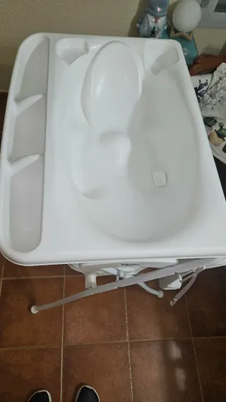 Bañera Con cambiador Marca Giordani.