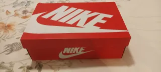 Zapatillas Nike Blancas y Grises