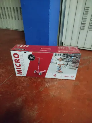 Patinete infantil con 3 ruedas