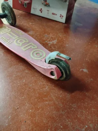 Patinete infantil con 3 ruedas