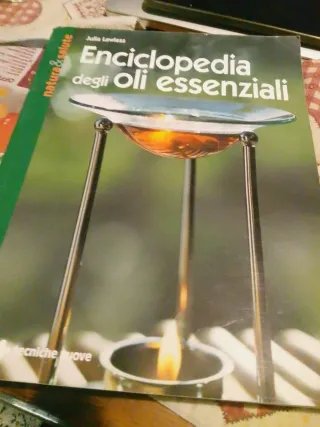Enciclopedia degli olii essenziali