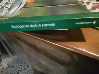 Enciclopedia degli olii essenziali