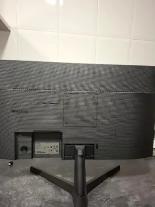 Monitor Samsung Negro, su uso ha sido de un mes