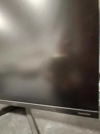 Monitor Samsung Negro, su uso ha sido de un mes