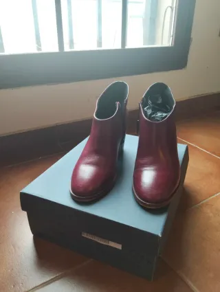 Botines de piel burdeos