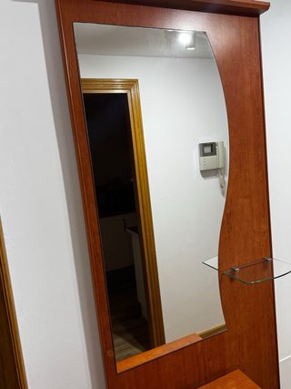 Mueble de entrada con espejo