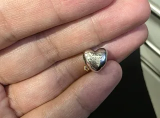 Charm Corazón Bridgerton Love Conquers All