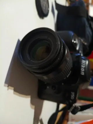 Cámara Nikon con bolso