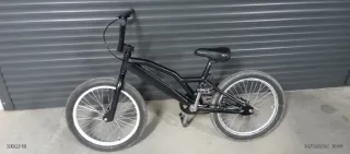 Bicicleta BMX Negra