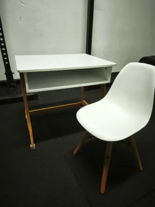 Escritorio infantil blanco