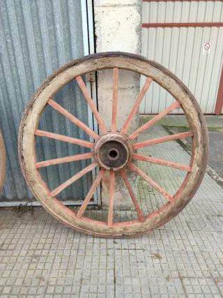 3 Ruedas de Carro Antiguas
